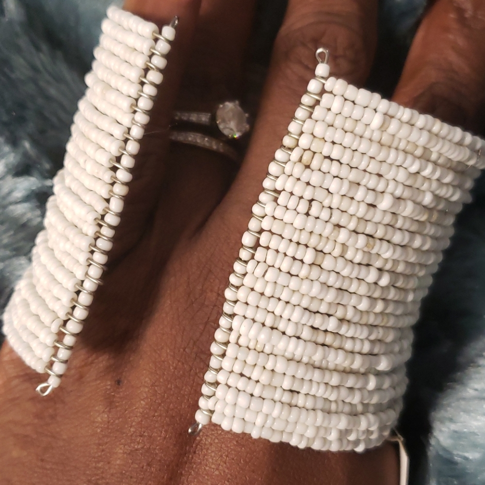 💋2/$12💋 Flexible Seedbead Bracelet - Picture 3 of 4